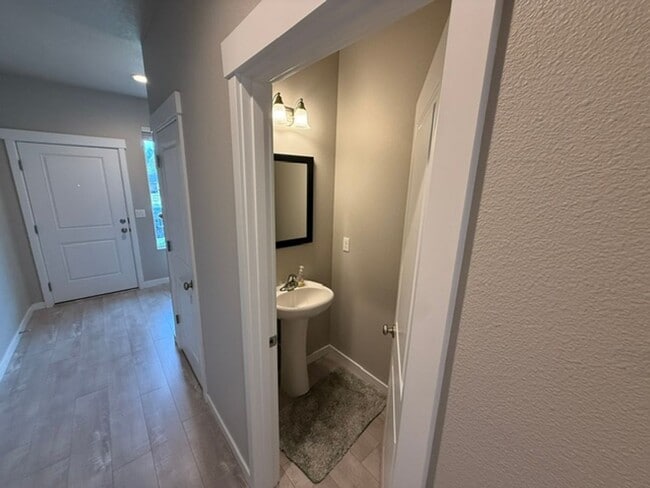 Building Photo - 5745 NW Torchcrest Pl