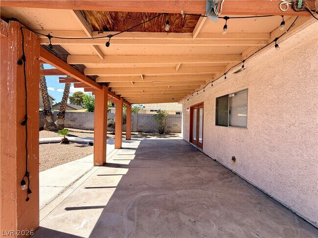Building Photo - 6969 Mountain Moss Dr