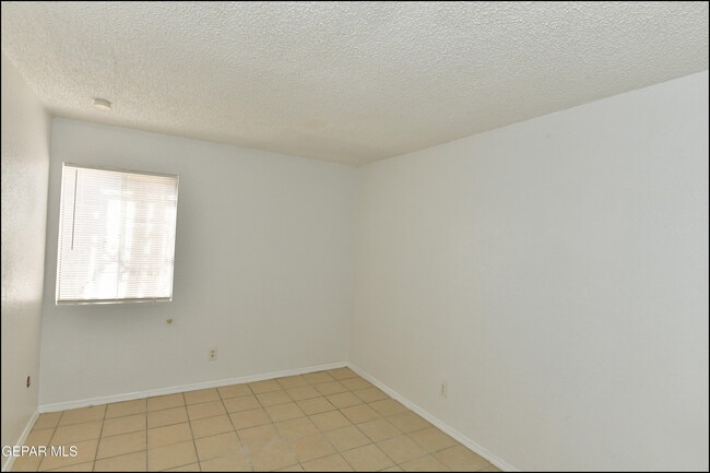 Building Photo - 8933 Kenneth St