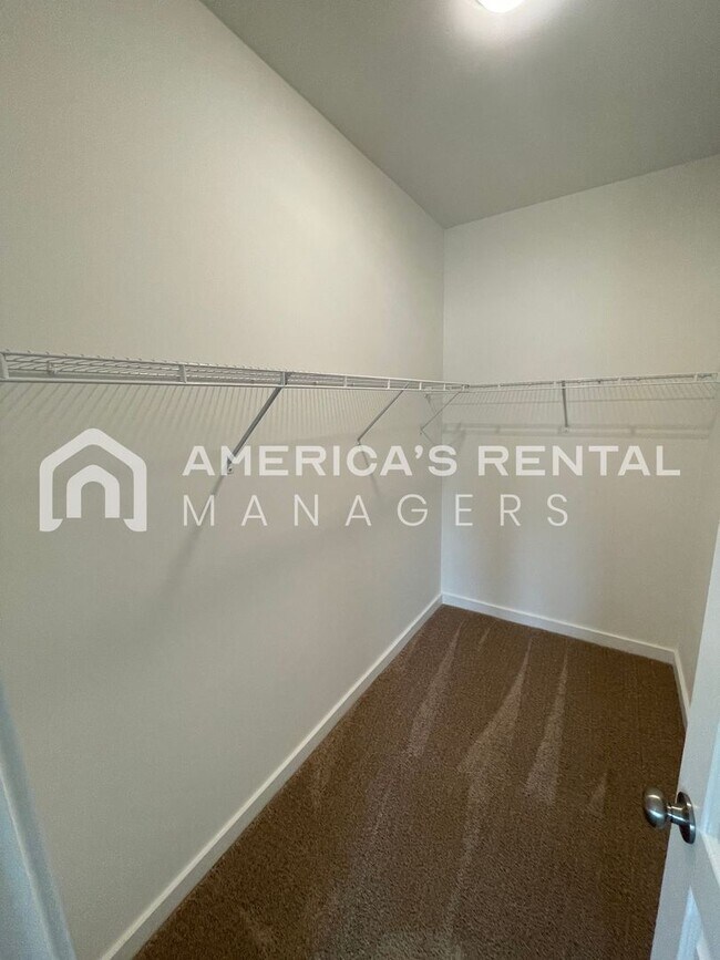Building Photo - Available Now!! PRICE REDUCTION*** SIGN A ...
