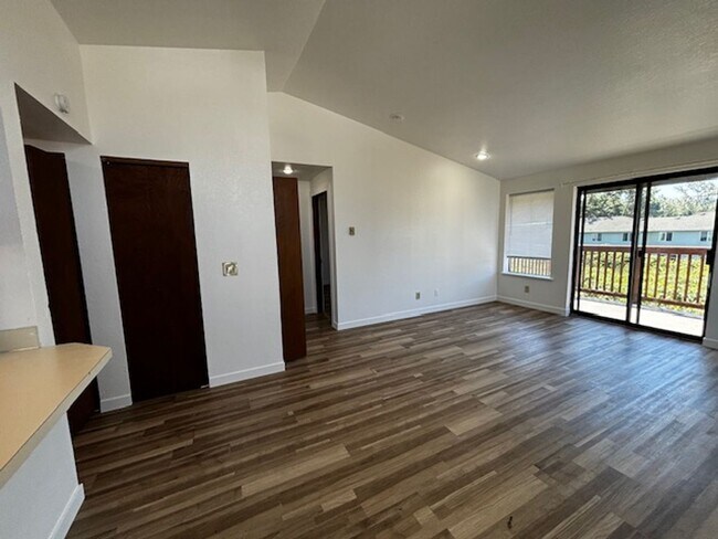 Building Photo - Spacious, two bedrooms, one bath in the Ro...