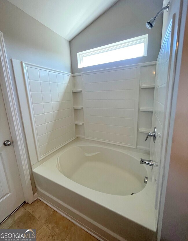 Building Photo - 149 High Point Way