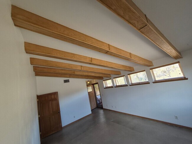 Building Photo - Joshua Tree Home with Awesome Views!
