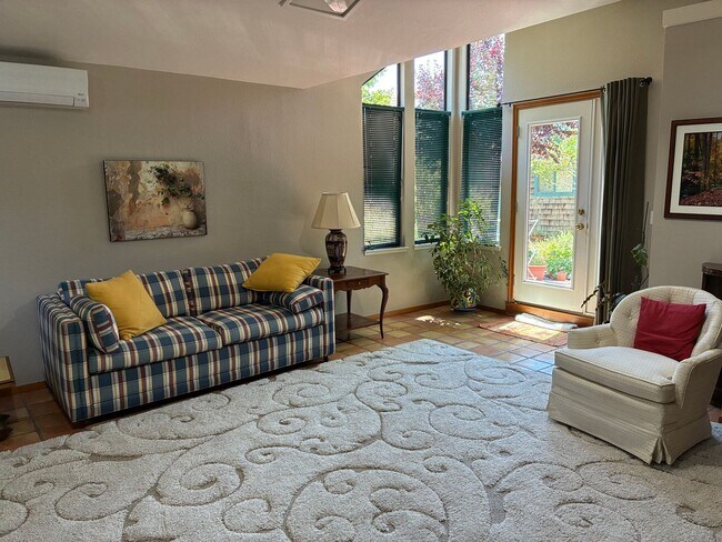 Building Photo - Gorgeous North Davis 3 bedroom available f...