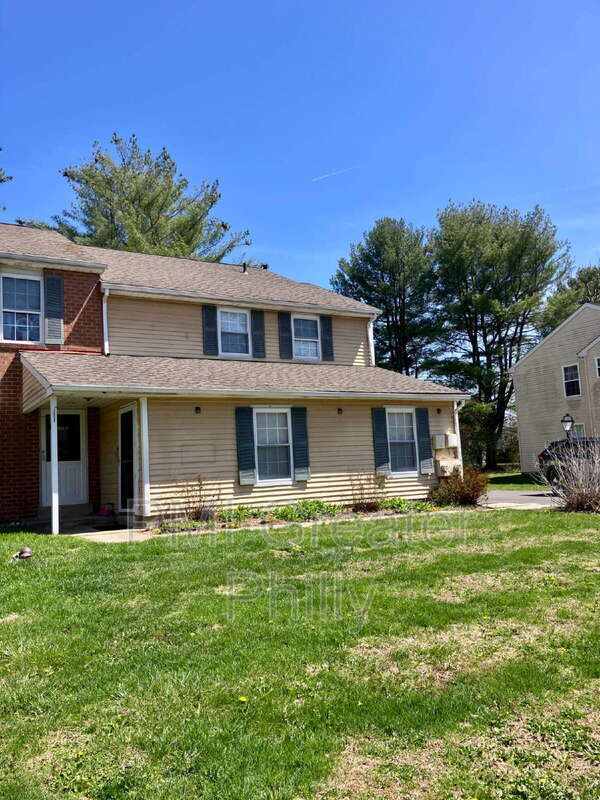 Building Photo - 1688 Bluebird Dr