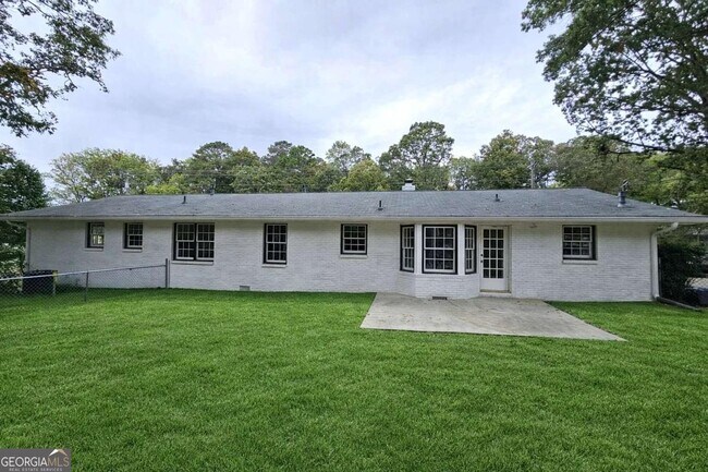 Building Photo - 999 Braselton Hwy
