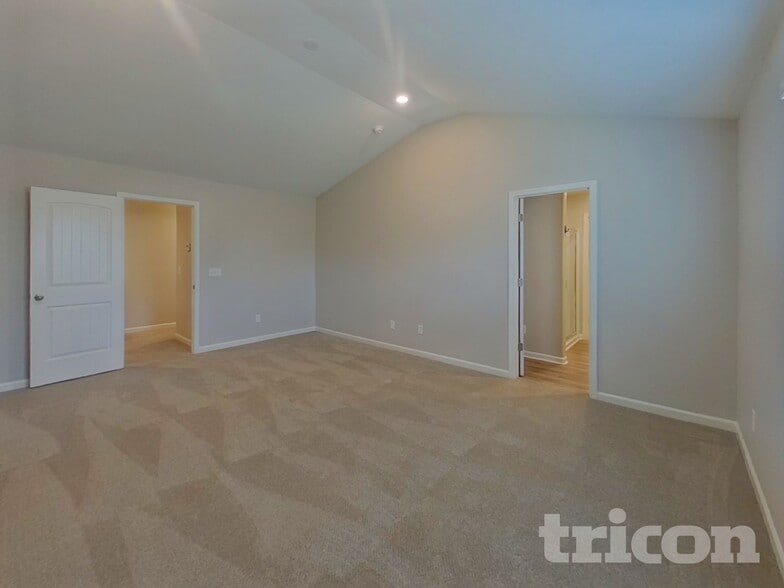 Building Photo - 2170 Southlea Dr
