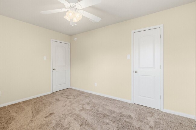 Building Photo - 6131 Carpenters Cove Ln