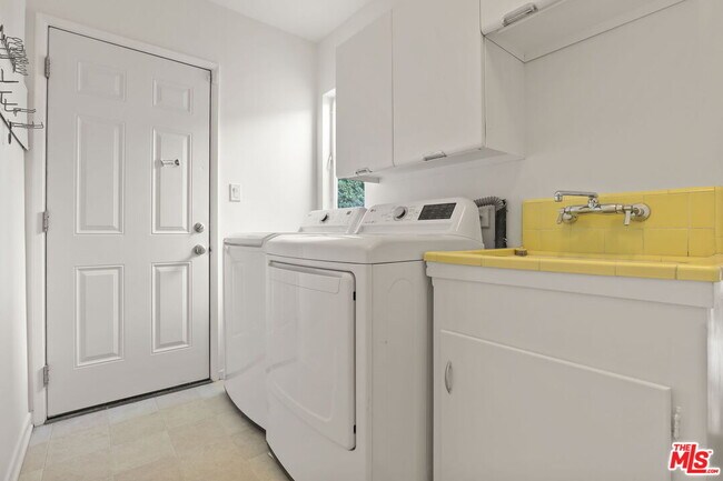 Building Photo - 1373 Beckwith Ave