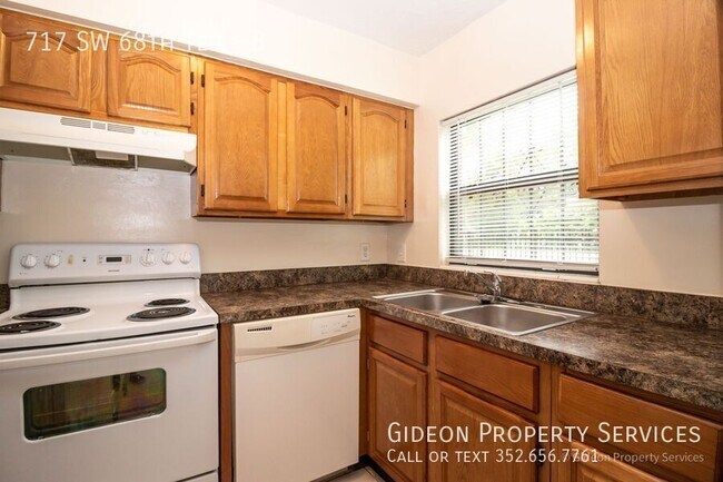 Building Photo - 717 SW 68th Terrace