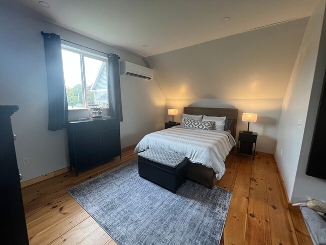 Building Photo - 88 Miller St