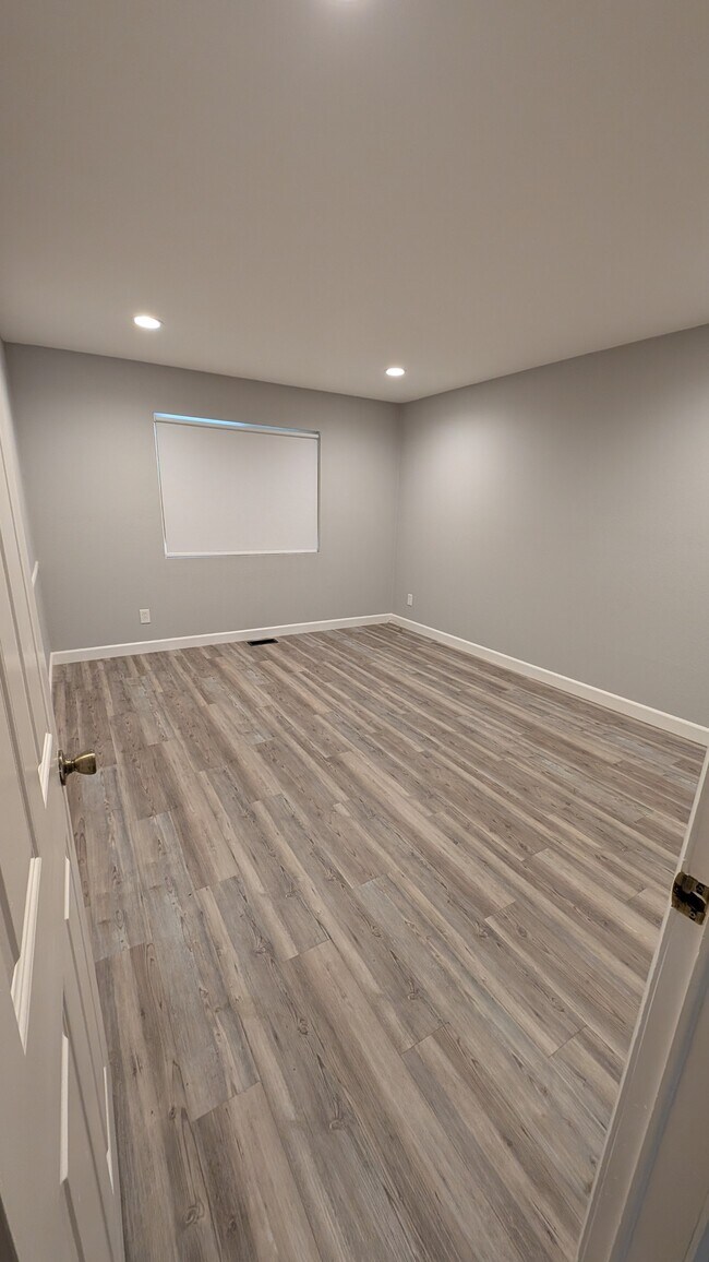 Building Photo - 909 Richland Rd