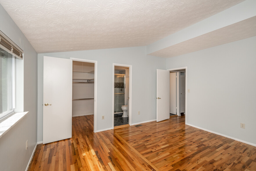 Master bedroom - 7752 Montgomery Rd