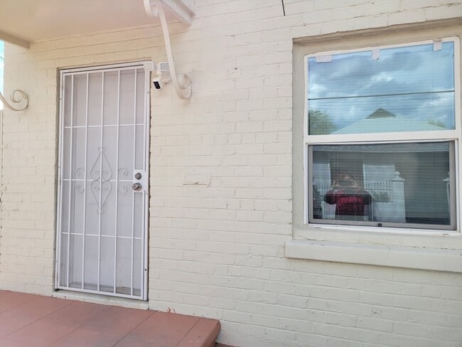 Building Photo - 820 S Arizona Ave