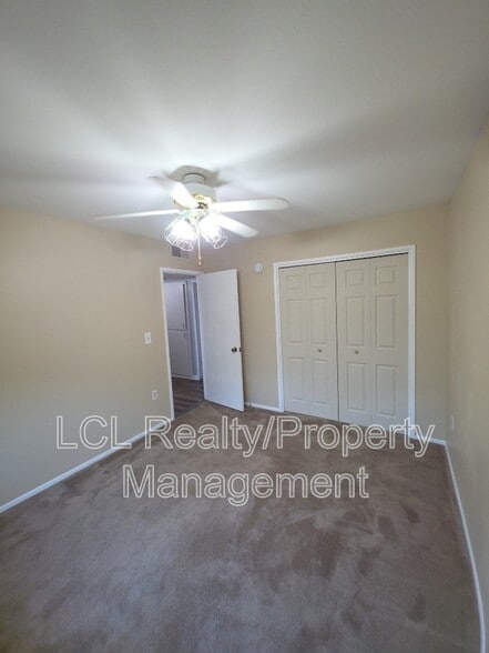 Building Photo - 26971 Pinehurst Rd