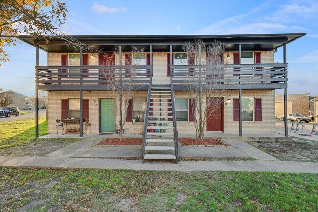 Building Photo - 1005 Summer Ct Cir
