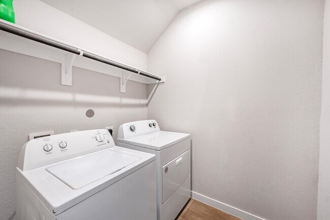 Building Photo - 12107 Bear River Dr