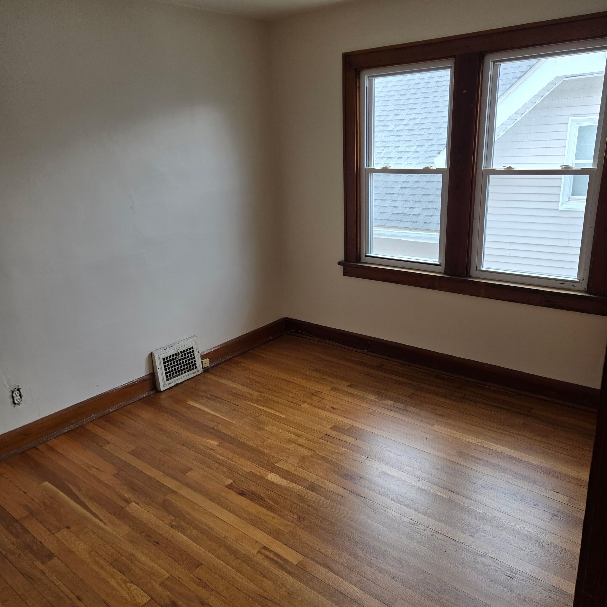 Front bedroom - 2116 Natchez Ave