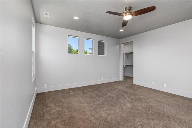 Building Photo - 2758 S Honeycomb Way