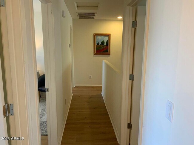 Building Photo - 2114 E Aire Libre Ave