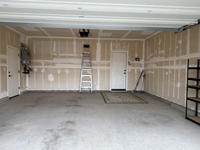Building Photo - 608 Somerset Way