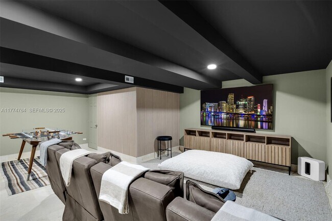 Building Photo - 9 Harbor Point