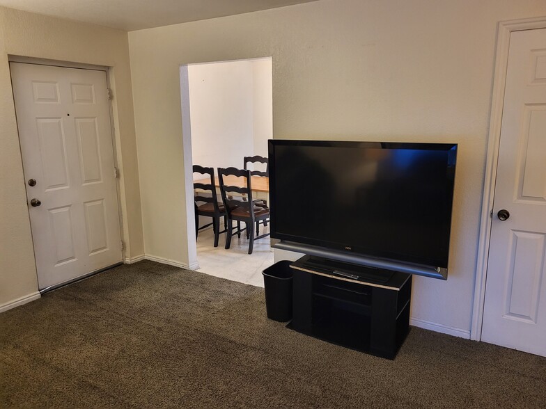Building Photo - 761 E 820 N