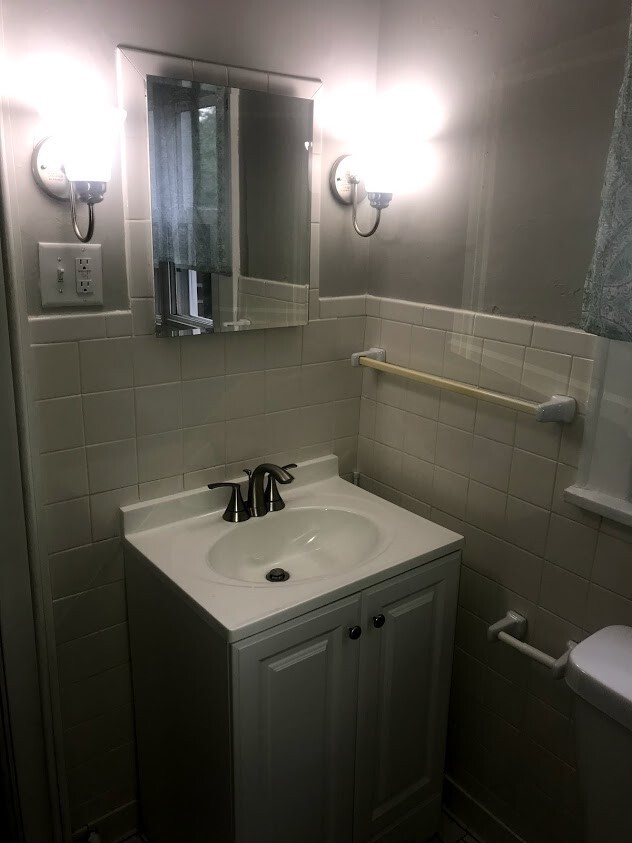 Building Photo - 4 Bedroom; 1 Bath House for Rent - Swissvale
