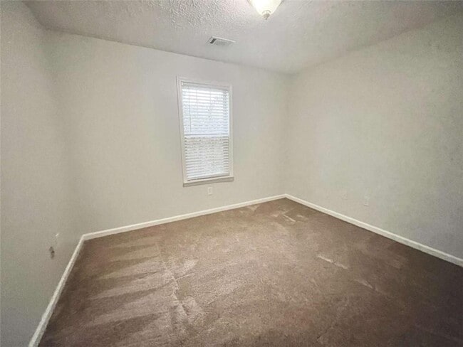 Building Photo - 233 Hawks Nest Rd