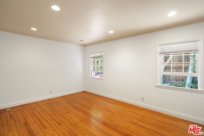 Building Photo - 103 N Anita Ave