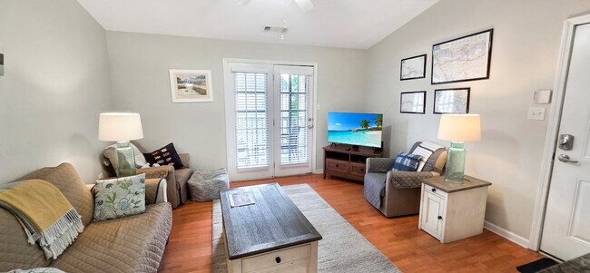 Building Photo - 2421 Beachview Dr