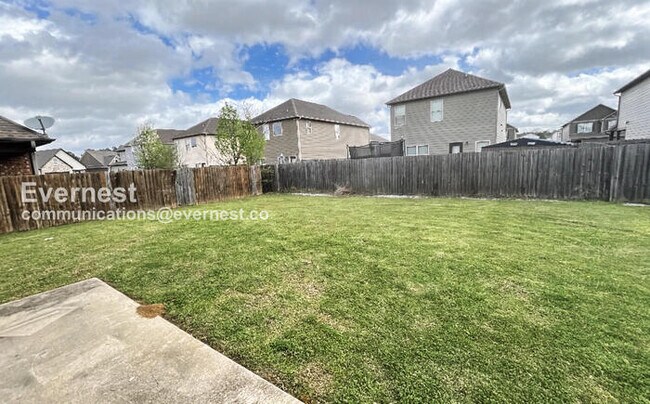 Building Photo - 4 Bed, 2.5 Bath Home with Garage / Pet-Friendly / Available Now!