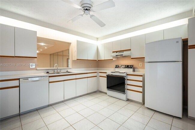 Building Photo - 150 S Hollybrook Terrace