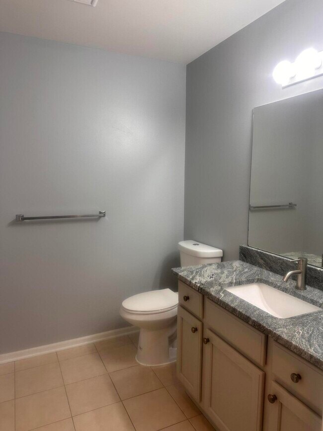 Building Photo - 2822 S Knightsbridge Cir