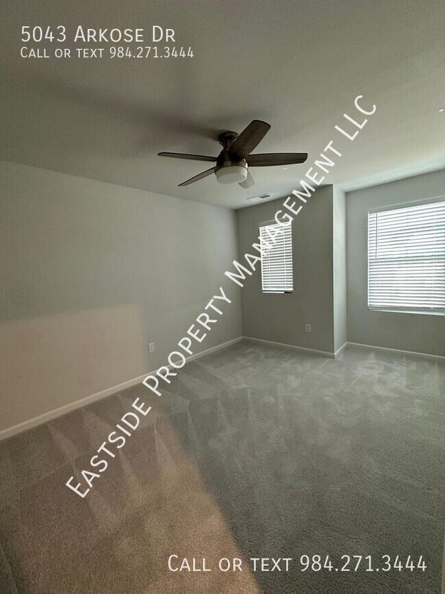 Building Photo - 5043 Arkose Dr