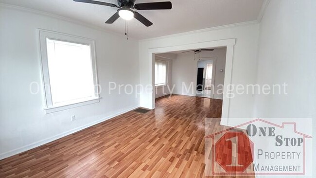 Building Photo - 3 Bedroom 2 Bathroom home in Kansas City!