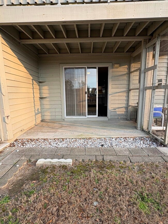 Building Photo - 922 Fairwood Lakes Dr