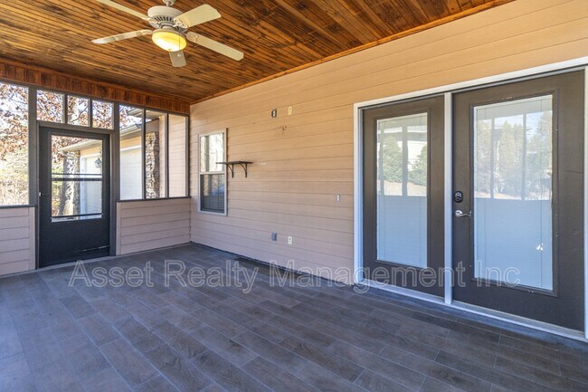 Building Photo - 306 White Cap Ln