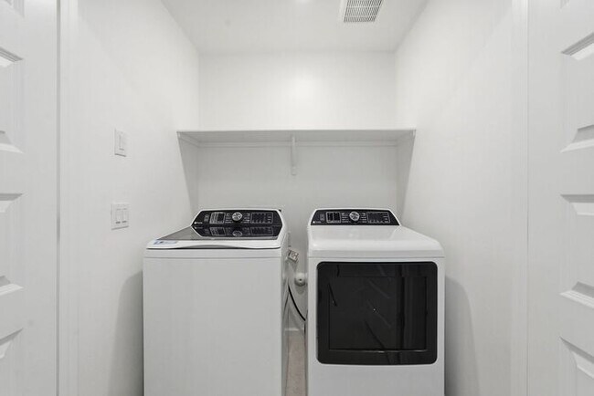 Building Photo - Modern Comfort Meets Desert Serenity – 4 Bed Rocking K Rental Home Available Now!