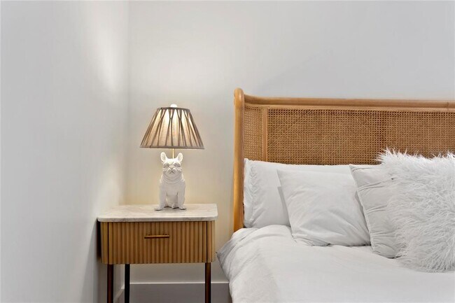 Building Photo - 319 W Frances Ave