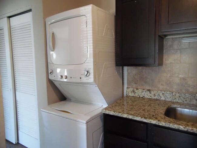 Building Photo - 2157 Cypress Dr