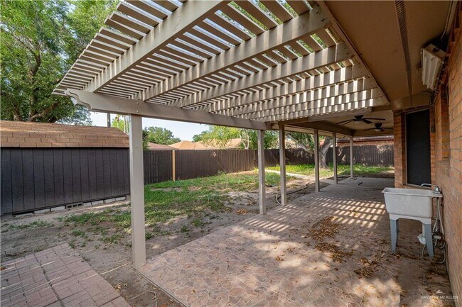 Building Photo - 1412 Falcon Ave