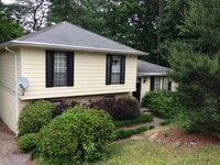 Building Photo - 212 Glenvalley Ln NW