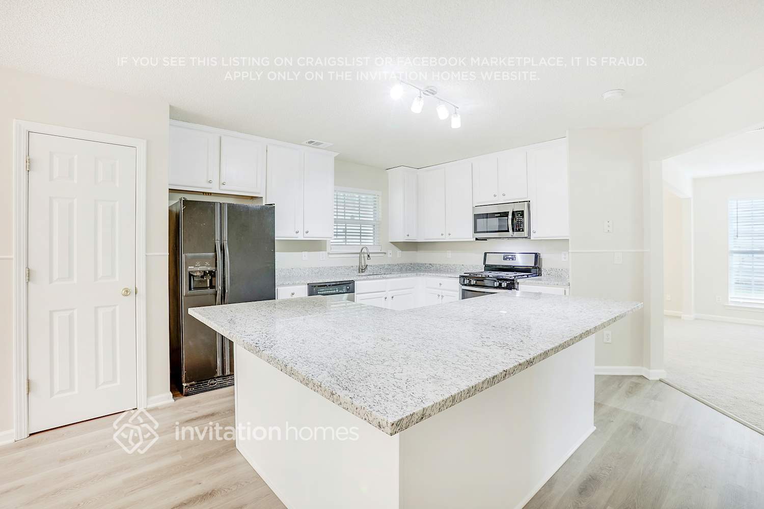 Building Photo - 4855 Larkspur Ln