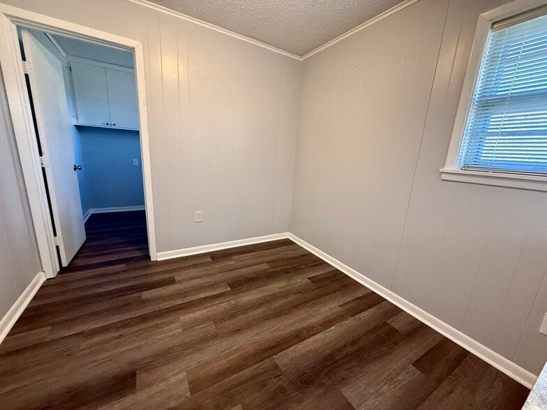 Building Photo - 3710 Hillside Dr