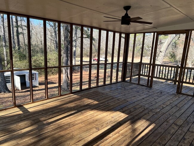 Building Photo - 11 Lone Oak Dr