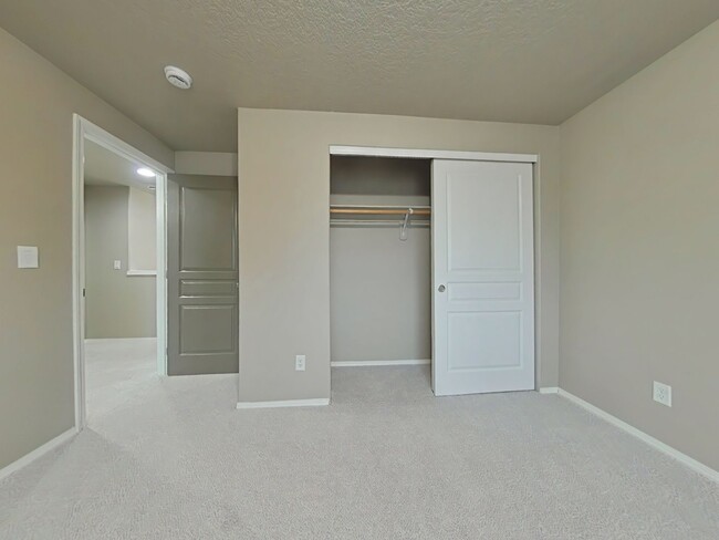 Building Photo - WINTER SPECIAL ~ $1240 OFF FIRST MONTH RENT