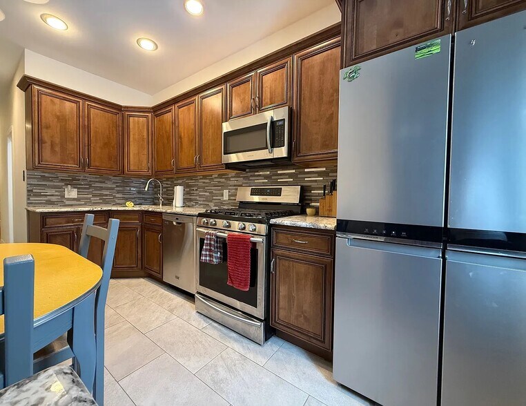 Building Photo - 6408 Palmetto St