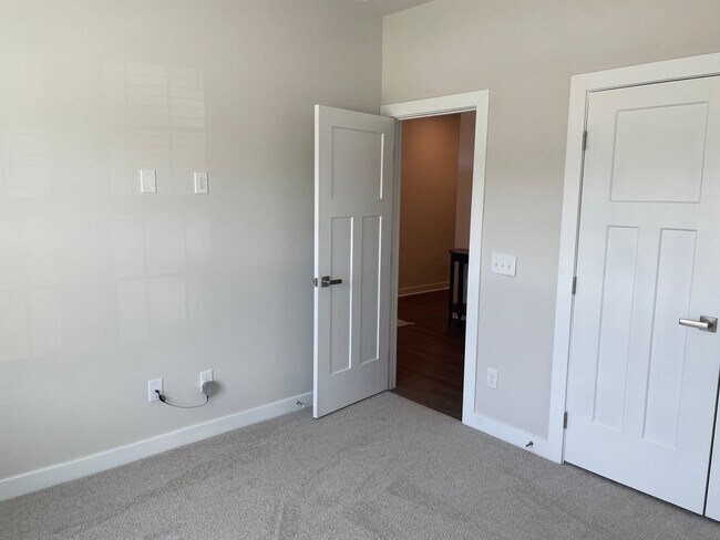 Building Photo - 2116 Sounders Ln NE