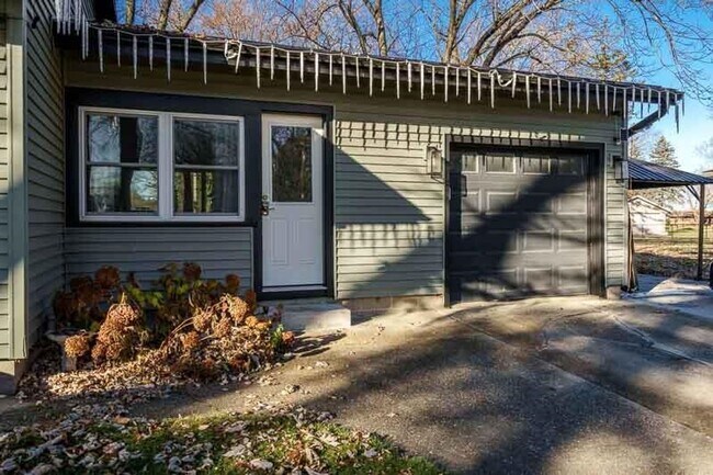 Building Photo - 3 Bedroom 2 Bathroom Home in Turner School District